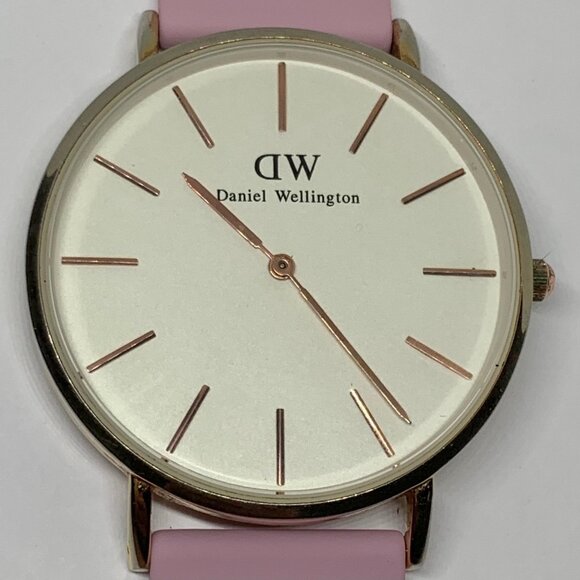 Daniel Wellington Classic B40R5 Women's Watch 40mm Gold tone case running - Picture 2 of 7